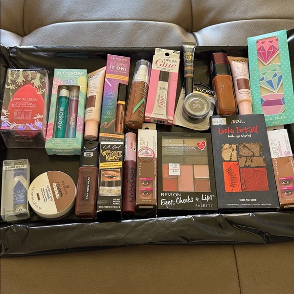 Makeup bundle 8 - Picture 1 of 3